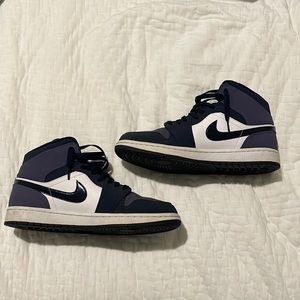 Jordan 1 mid obsidian